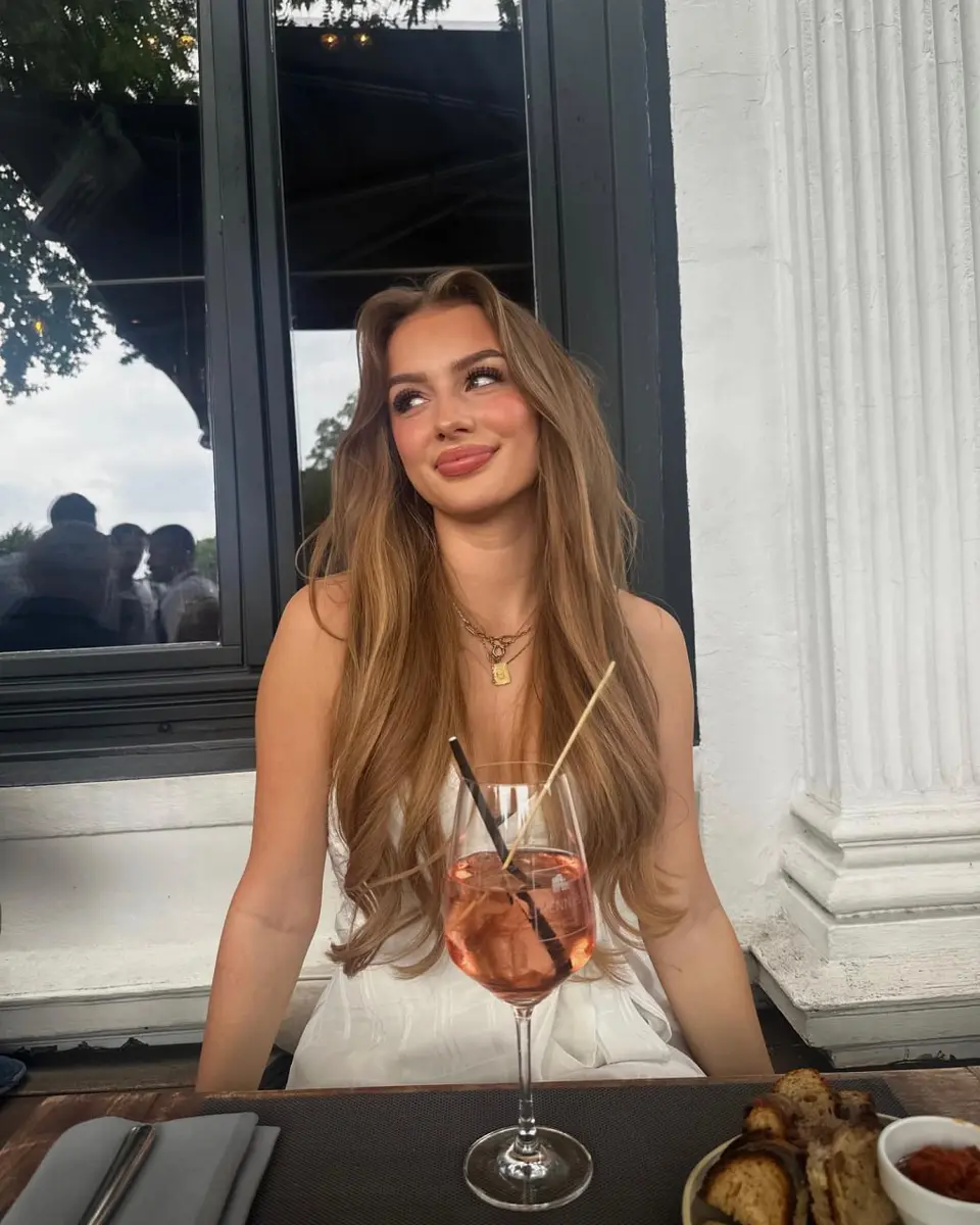 Adriana escort in Dubai