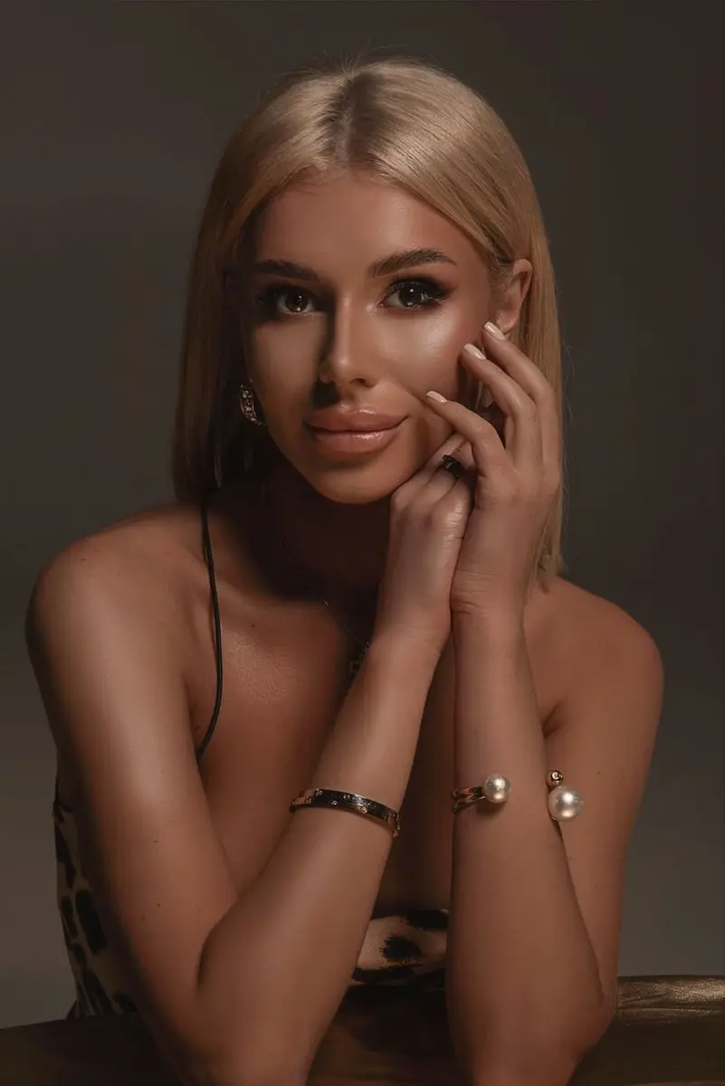 Boni escort in Dubai