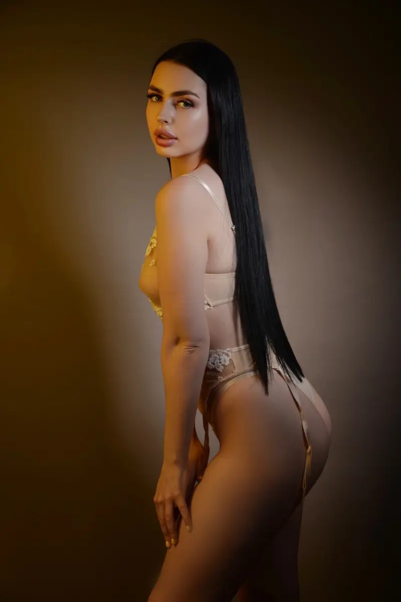 Claudia escort in Dubai