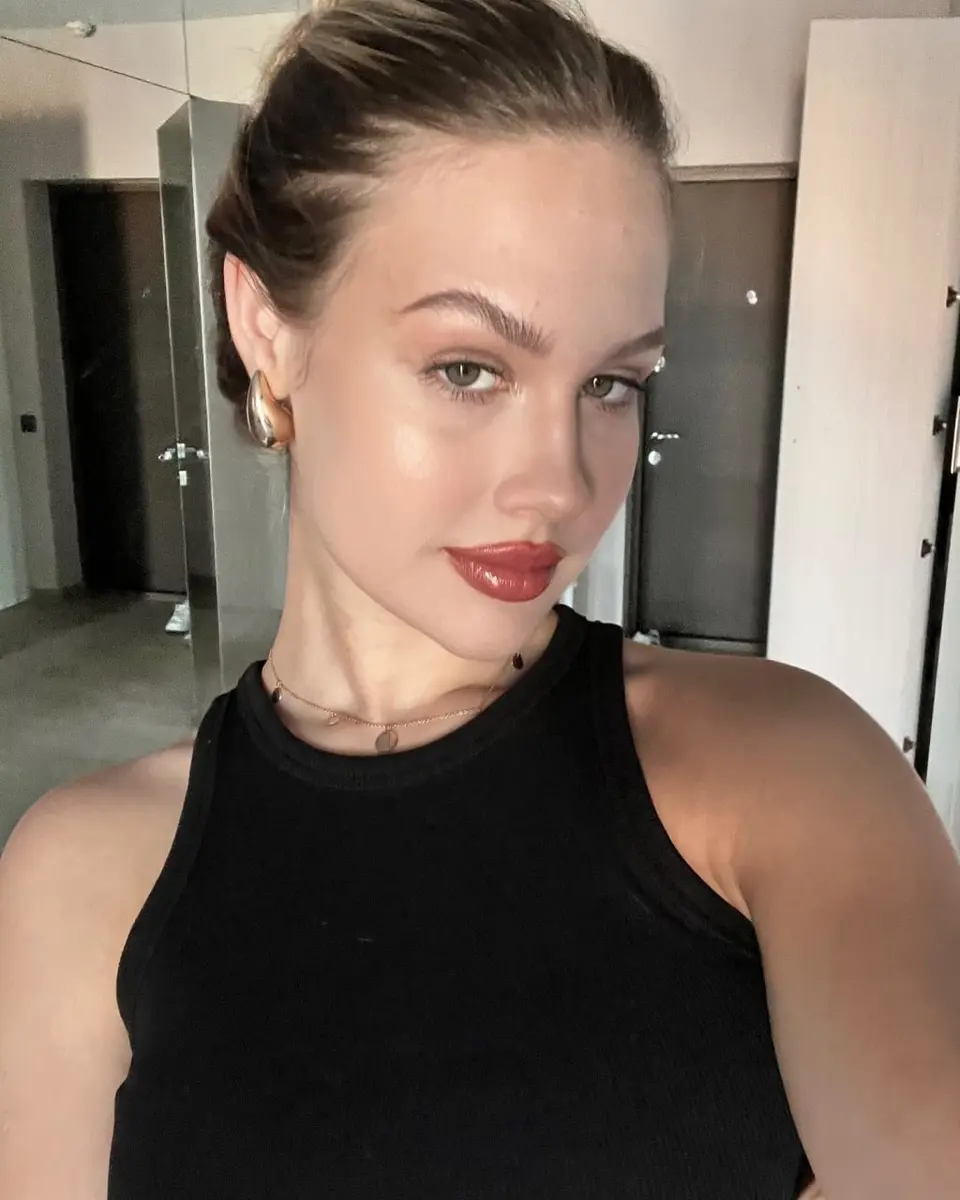 Evelyn escort in Dubai