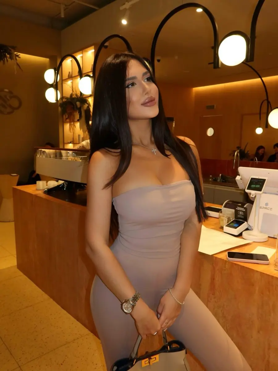 Francesca escort in Dubai