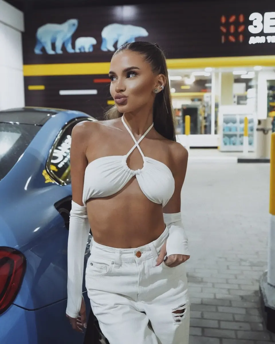 Luna escort in Dubai