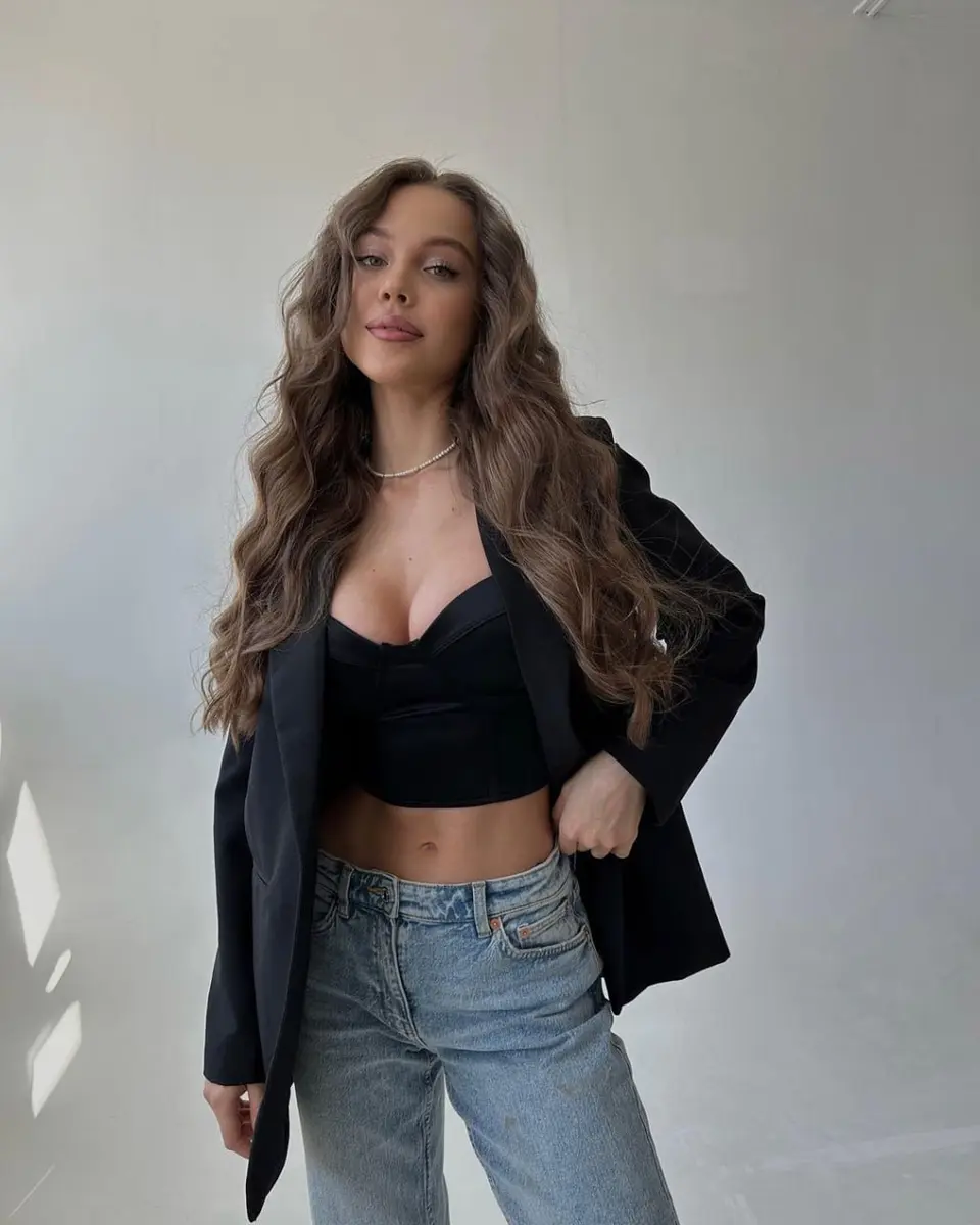 Luna escort in Dubai