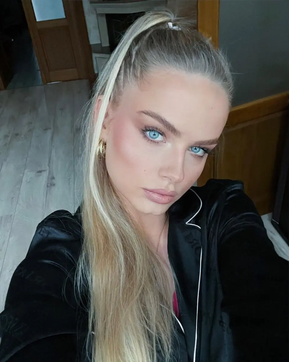 Mari escort in Dubai