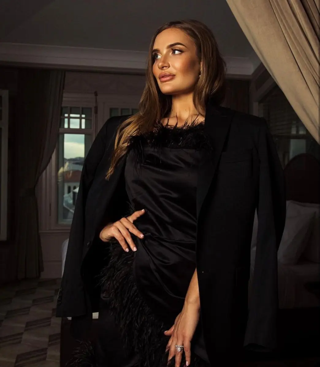 Monica escort in Dubai