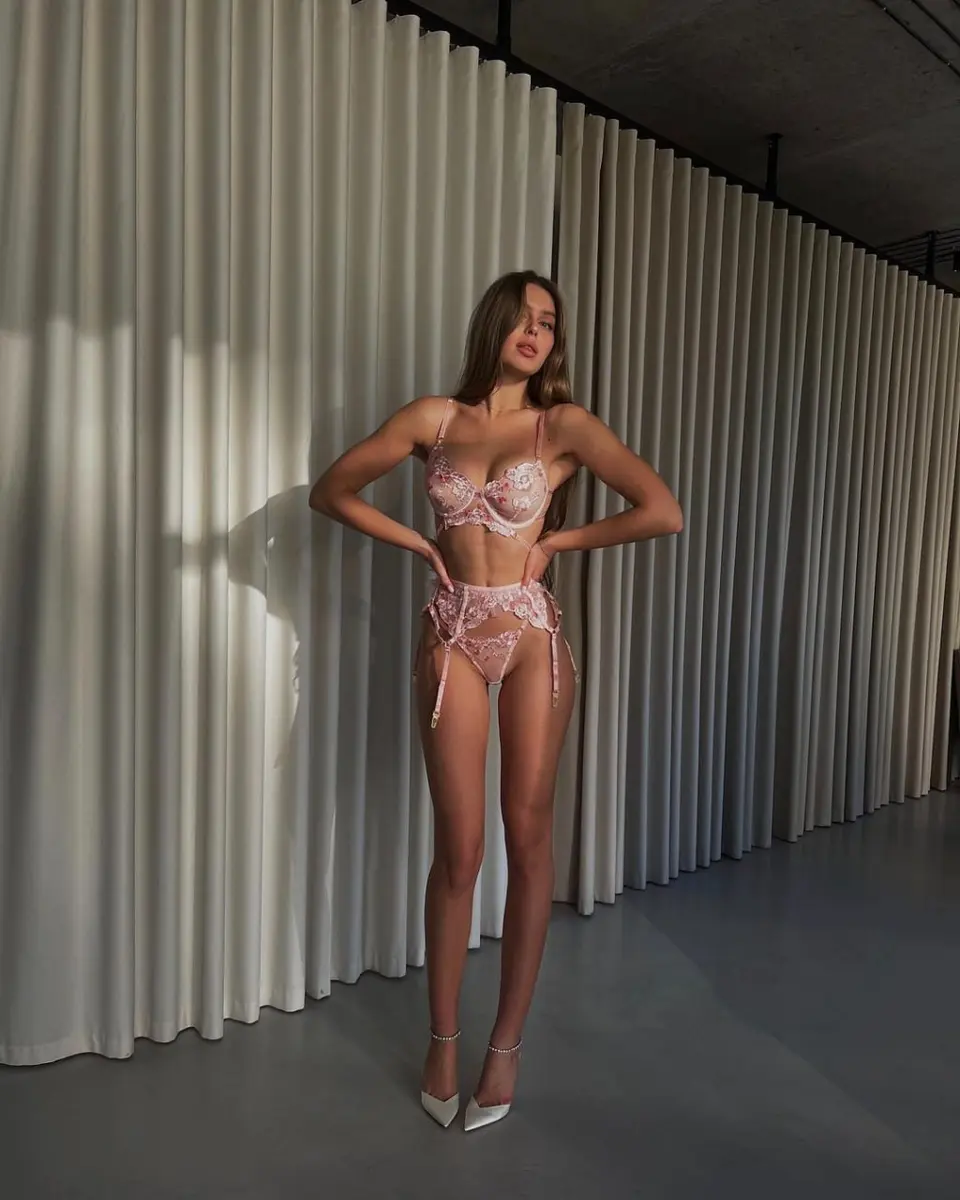 Natalie escort in Dubai