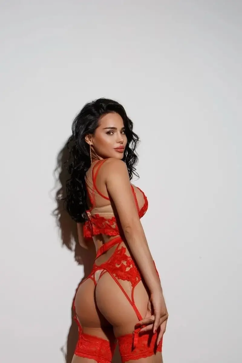 Shakira escort in Dubai