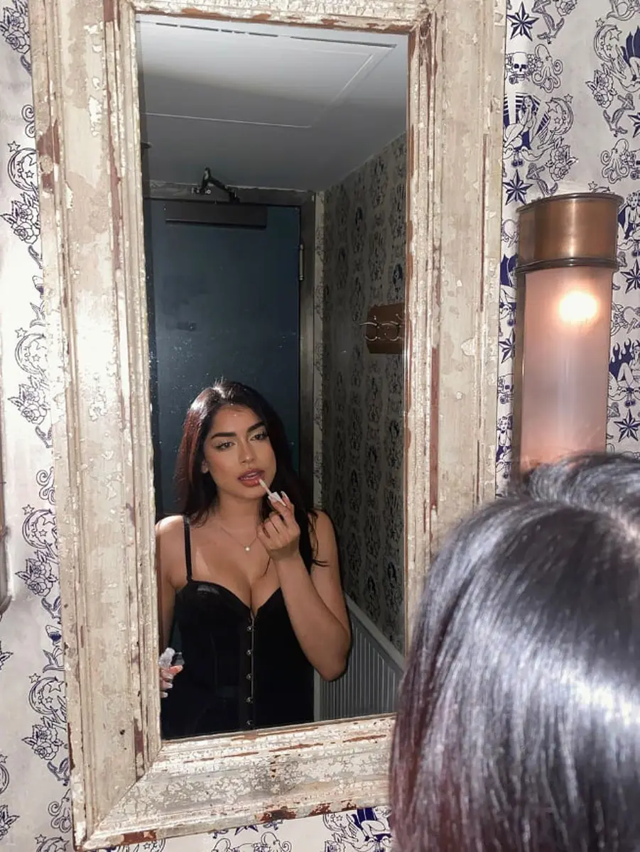 Victoria escort in Dubai