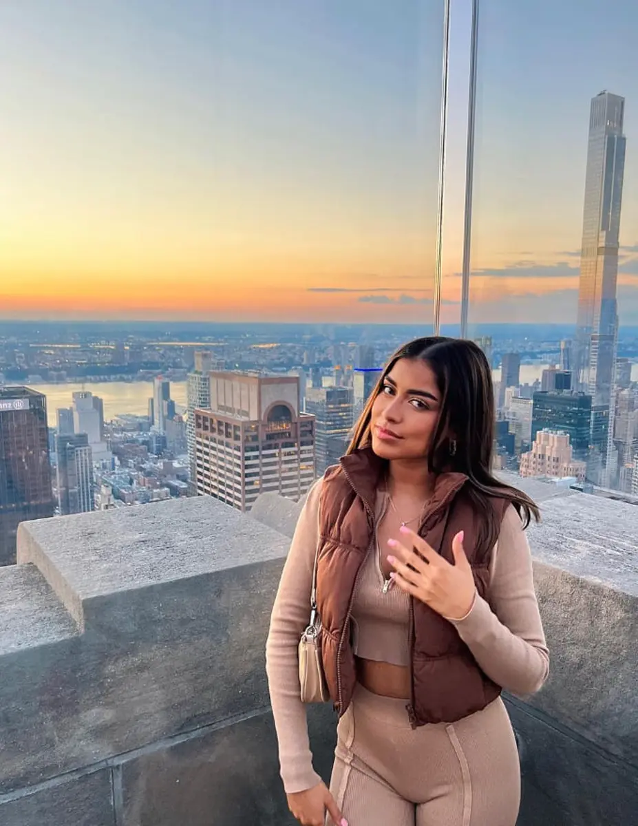 Victoria escort in Dubai