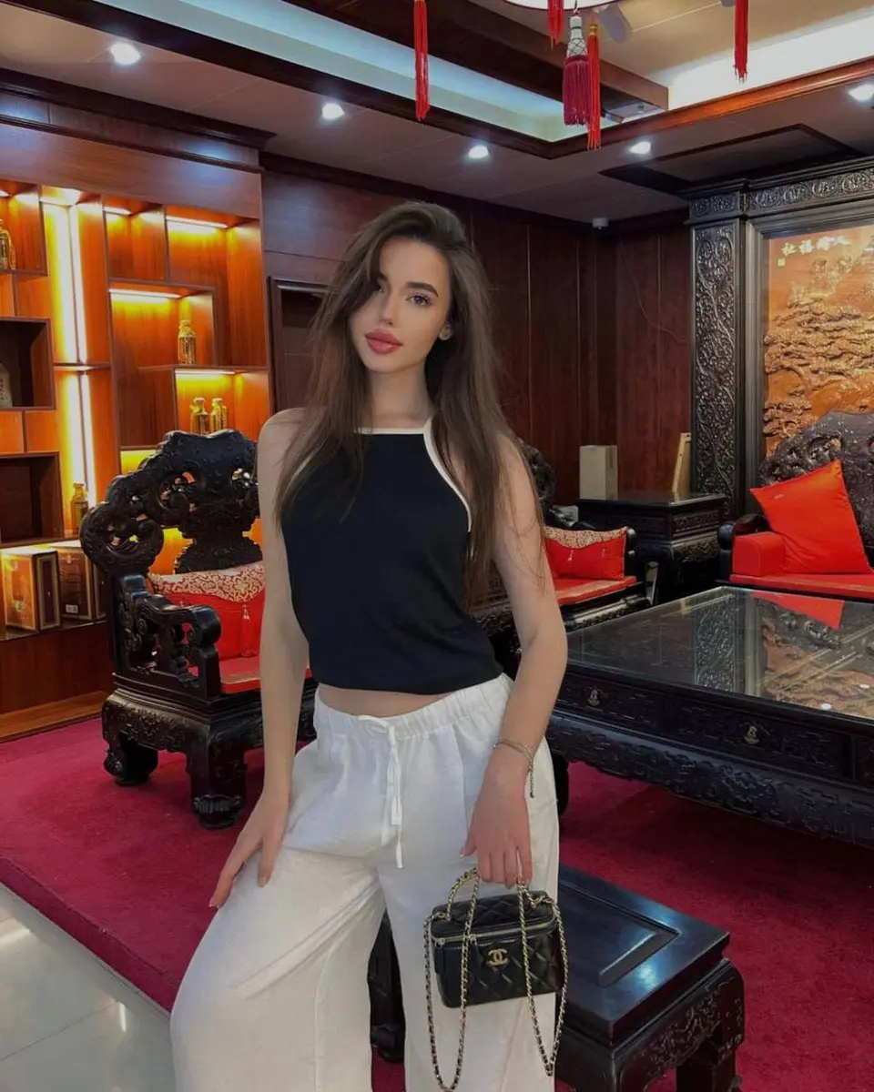 Victoria escort in Dubai