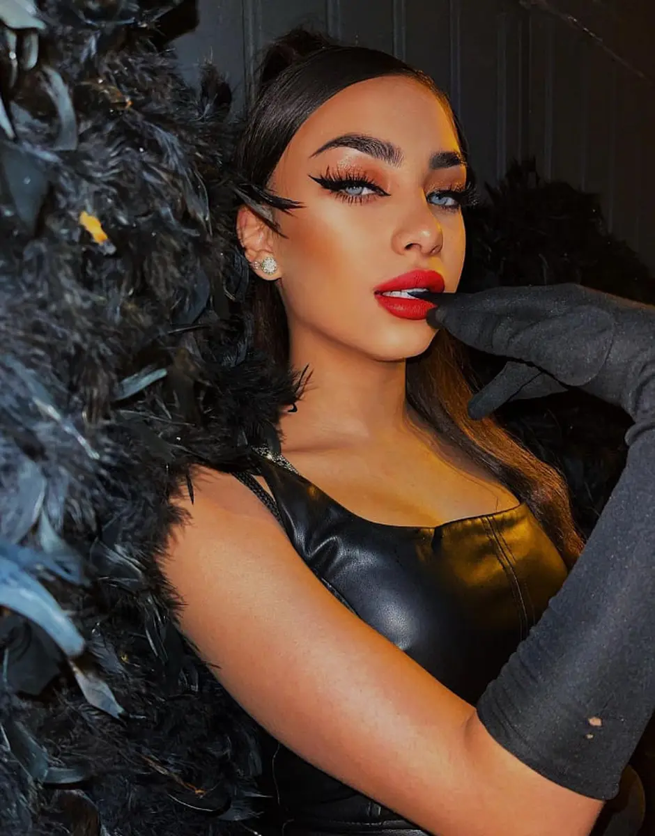 Viola escort in Dubai